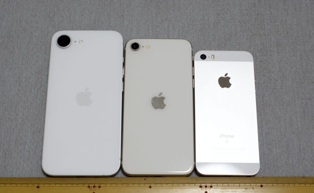 並べる, iPhone 16e, iPhone SE, 初代, 第3世代, 比較, スマートフォン